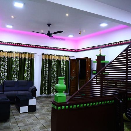 Sri Lakshmi Gardens Hotel Thekkady Exterior photo