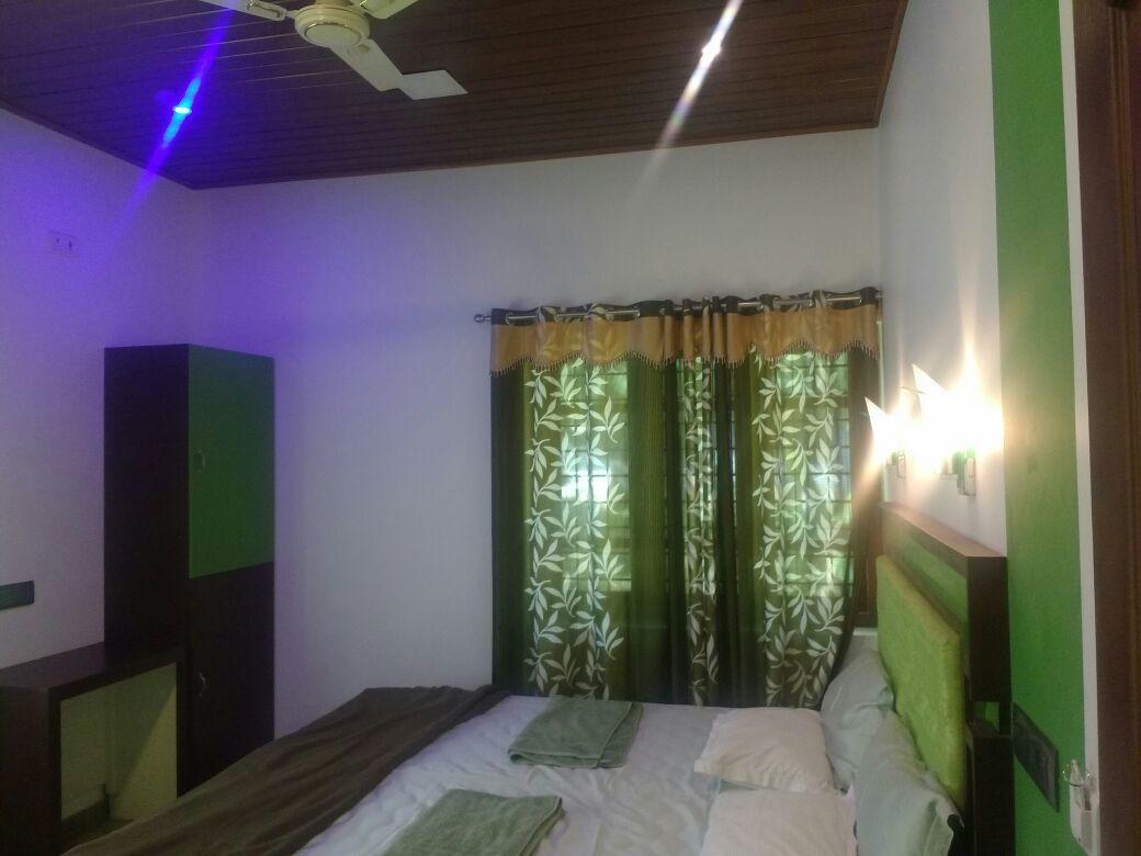 Sri Lakshmi Gardens Hotel Thekkady Exterior photo