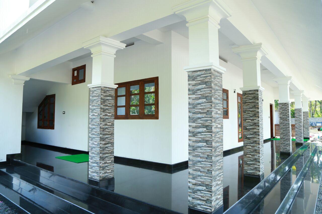 Sri Lakshmi Gardens Hotel Thekkady Exterior photo