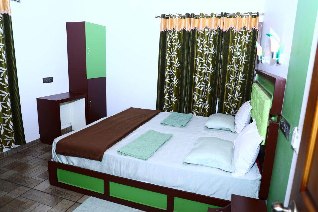 Sri Lakshmi Gardens Hotel Thekkady Exterior photo