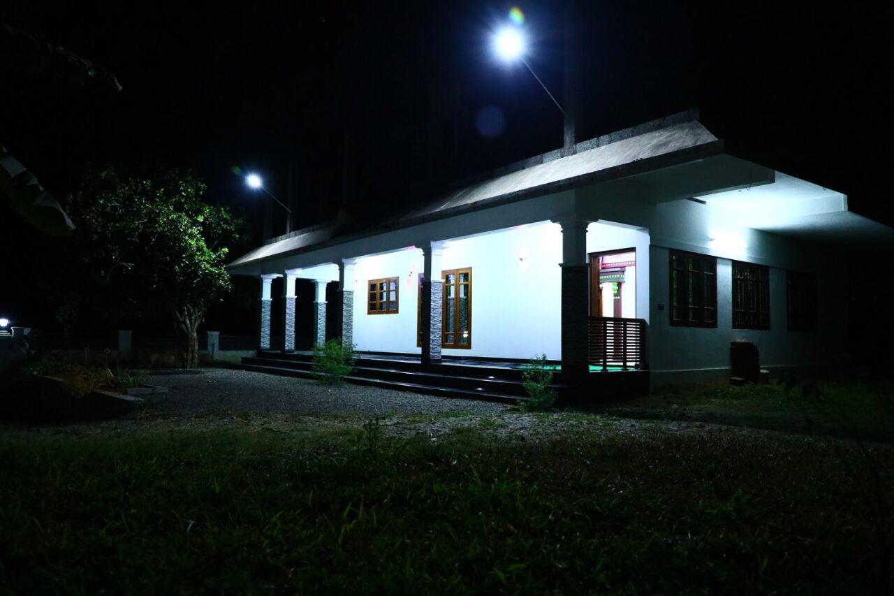 Sri Lakshmi Gardens Hotel Thekkady Exterior photo